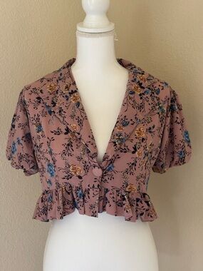 Mauve Floral Ruffle Crop Top with Button Front